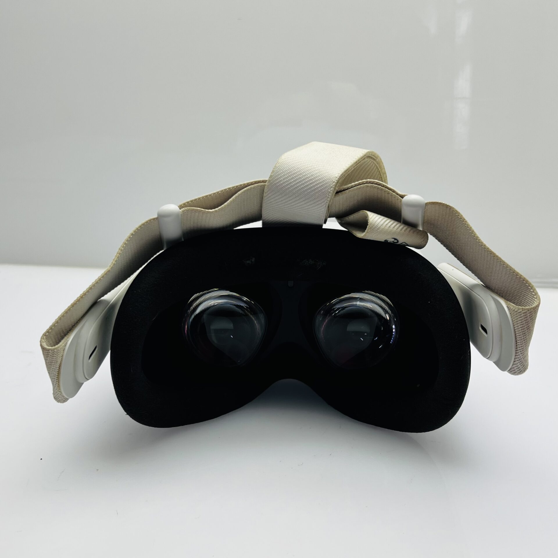 Meta Oculus Quest 2 VR Headset 256GB White + 2 Touch Controllers – (Grade B) - Image 7