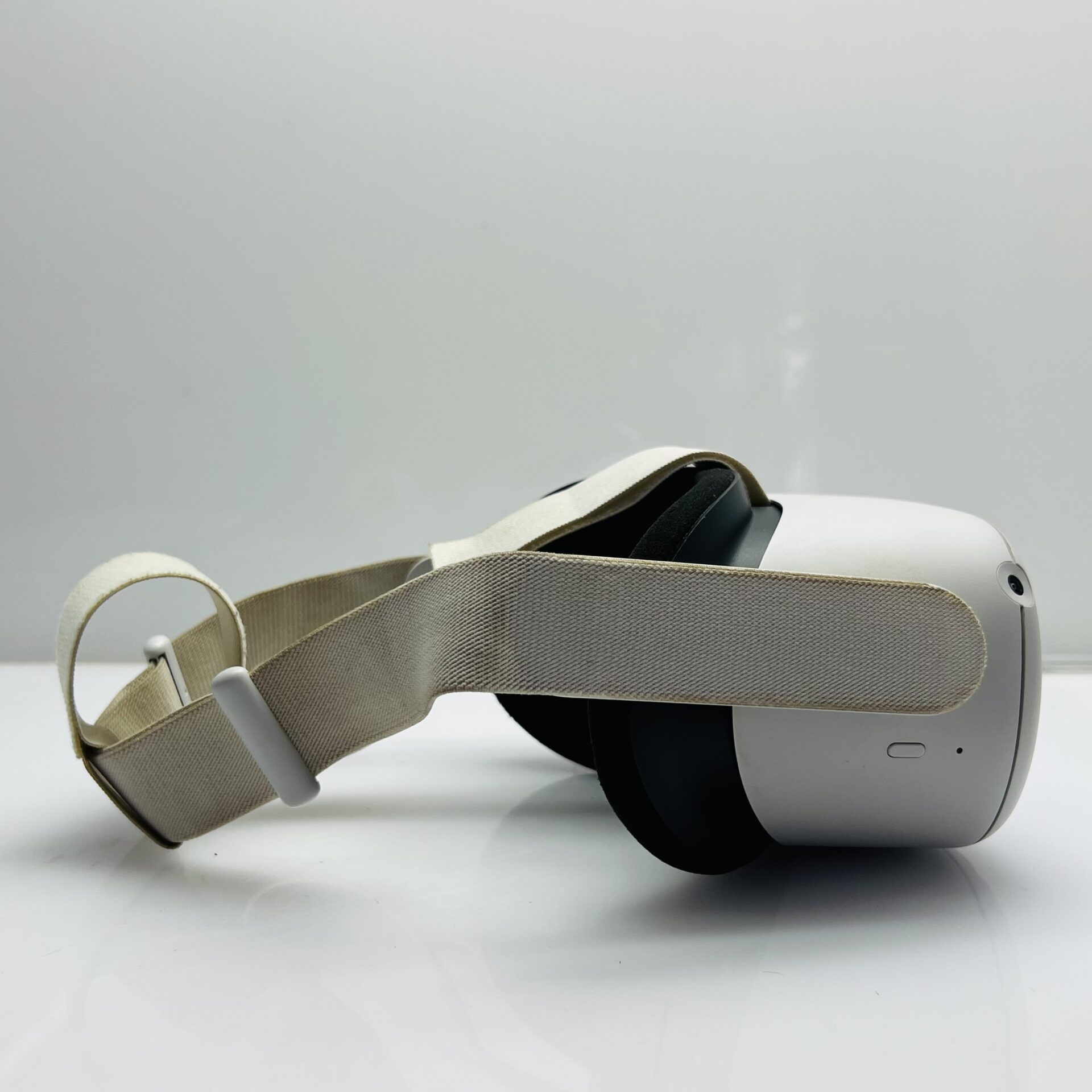 Meta Oculus Quest 2 VR Headset 256GB White + 2 Touch Controllers – (Grade B) - Image 9