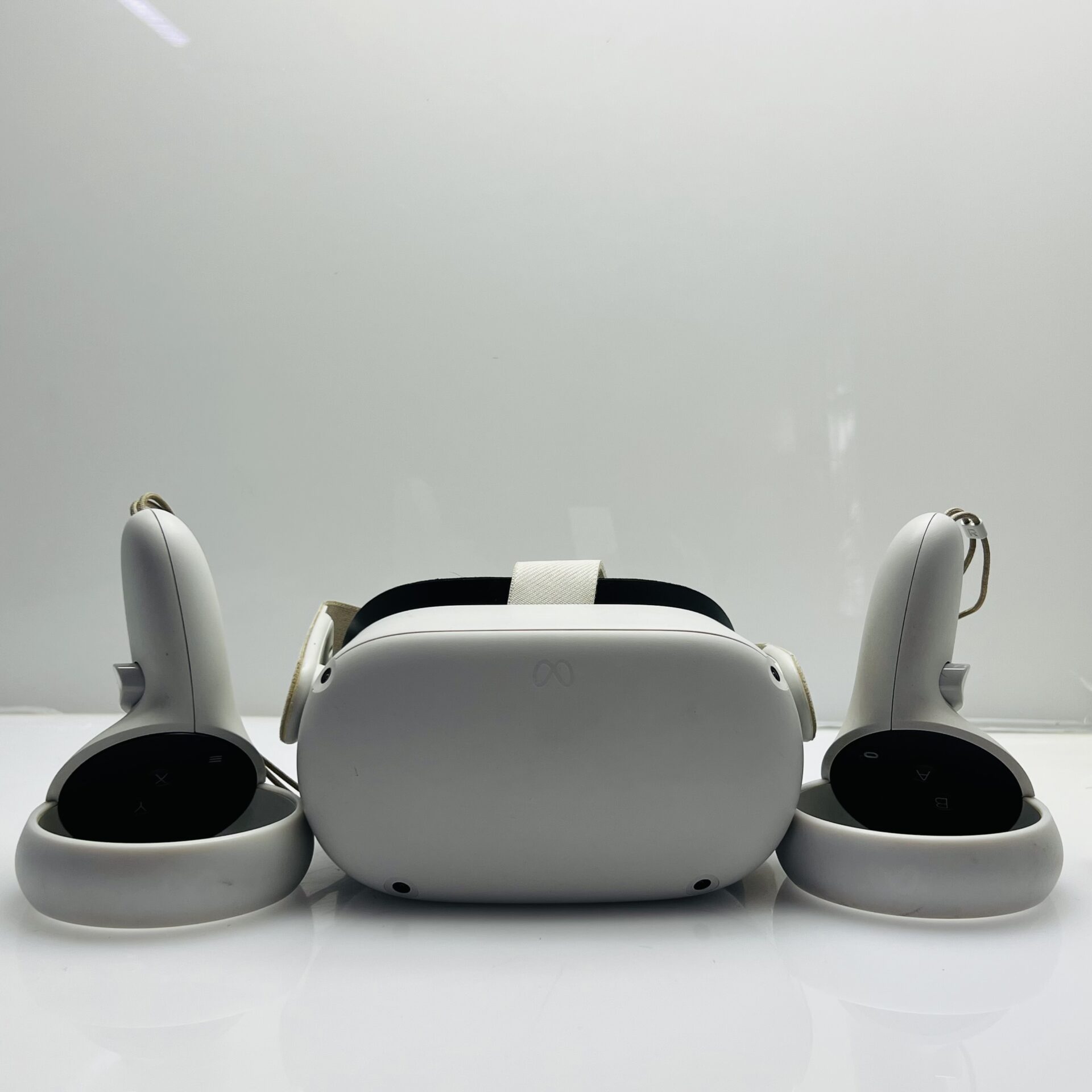 Meta Oculus Quest 2 VR Headset 256GB White + 2 Touch Controllers – (Grade B) - Image 2