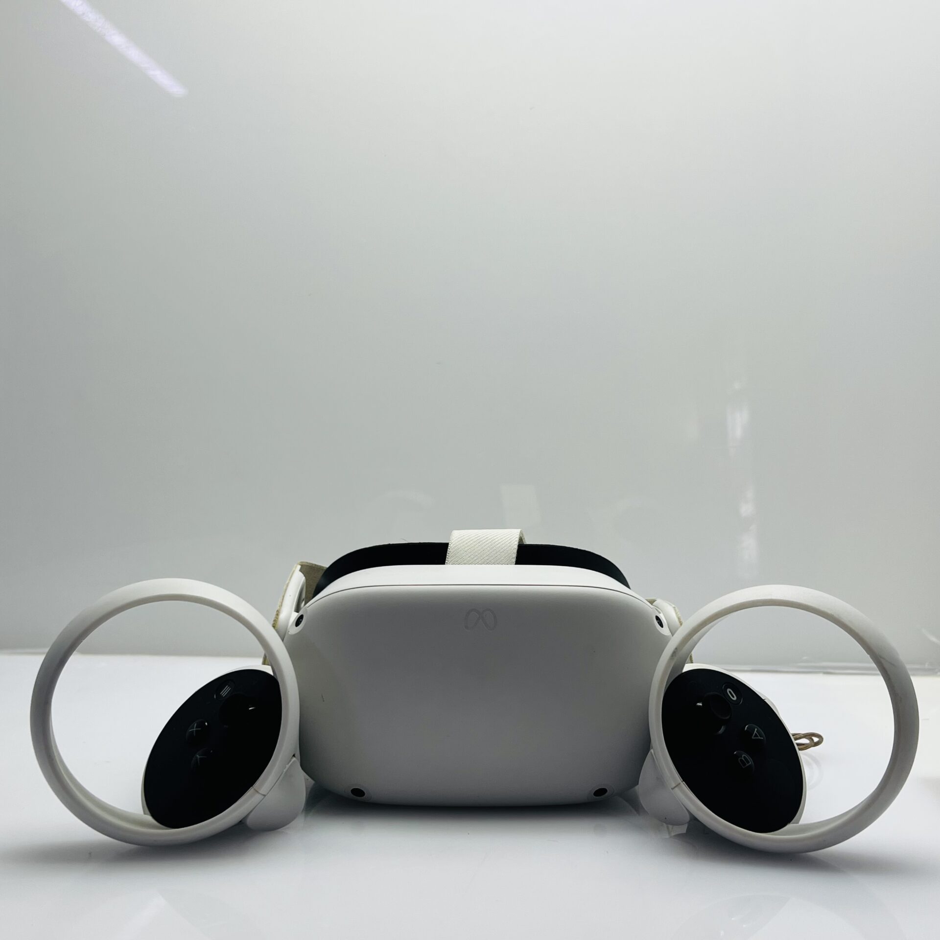 Meta Oculus Quest 2 VR Headset 256GB White + 2 Touch Controllers – (Grade B) - Image 10