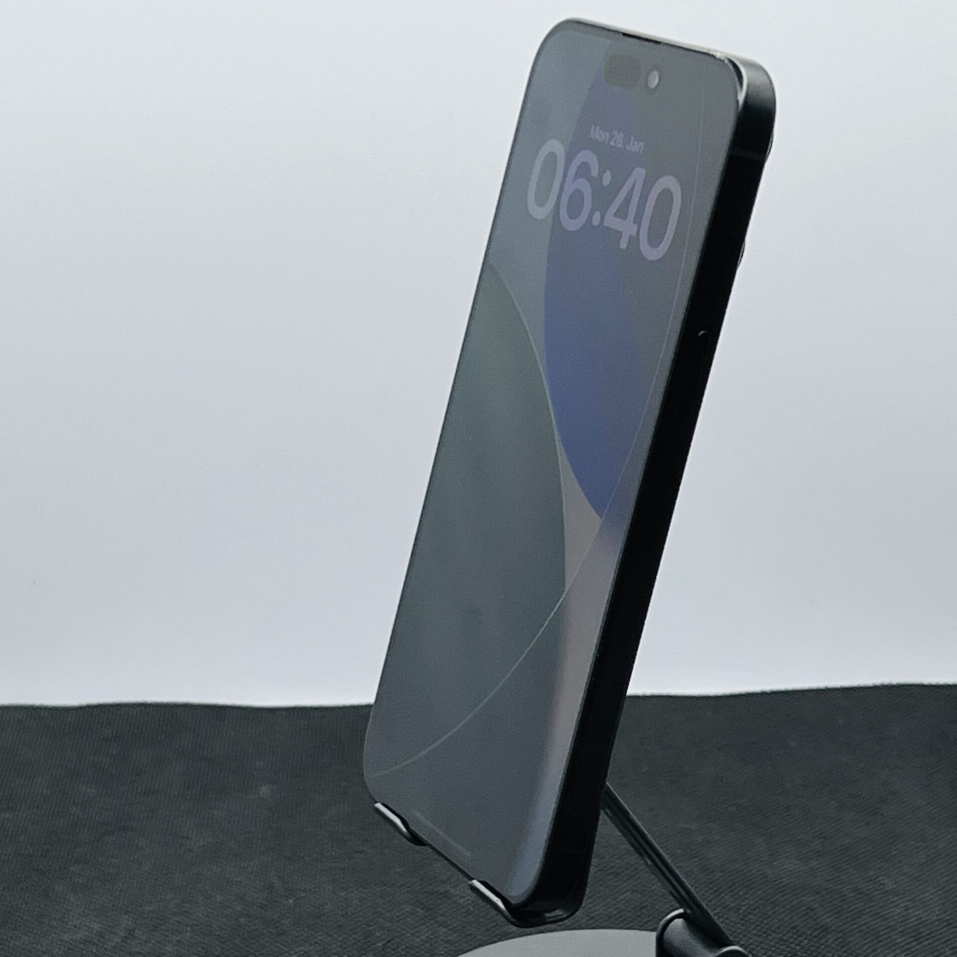 Apple iPhone 15 Pro Max 256GB Black Titanium – (Grade B) - Image 8