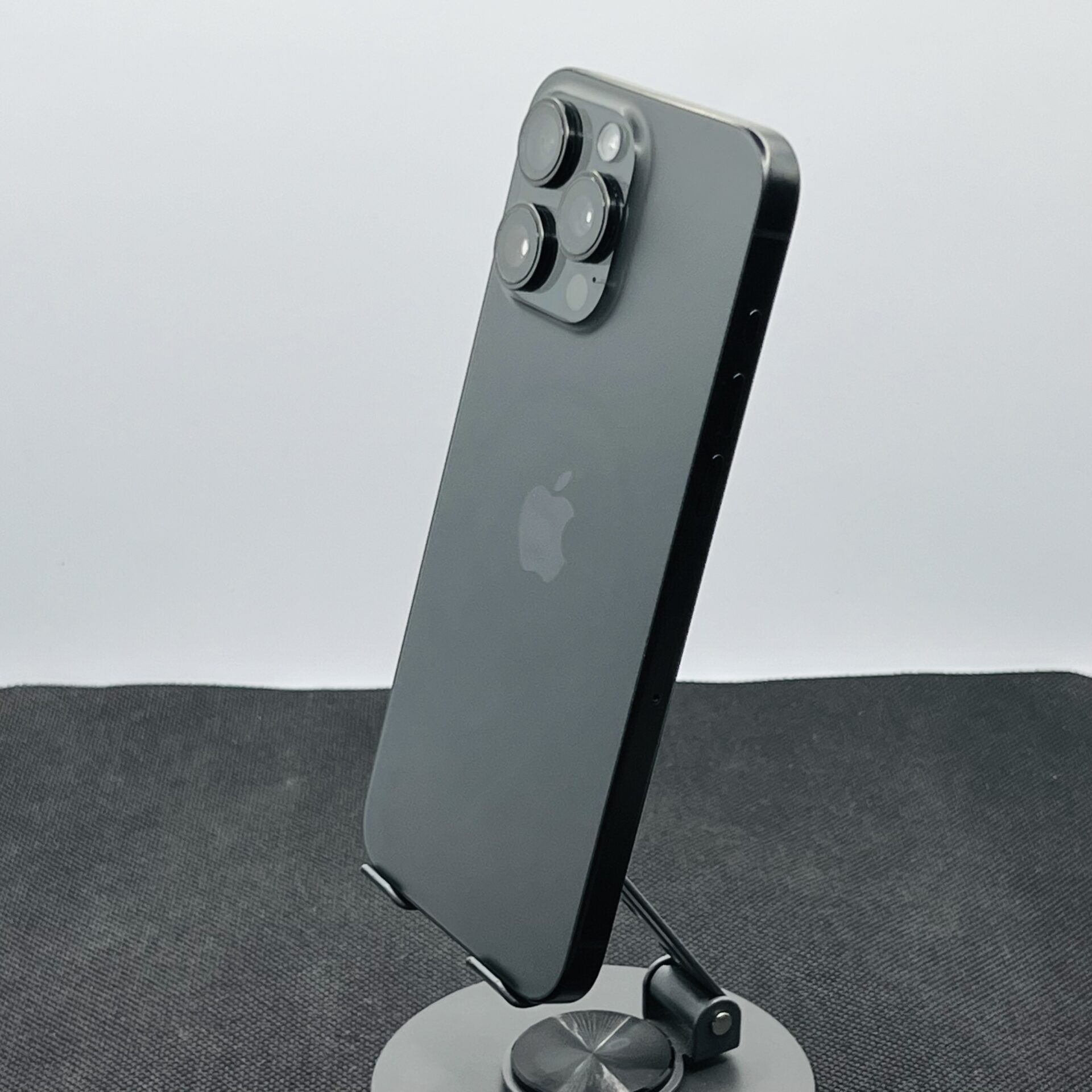 Apple iPhone 15 Pro Max 256GB Black Titanium – (Grade B) - Image 9