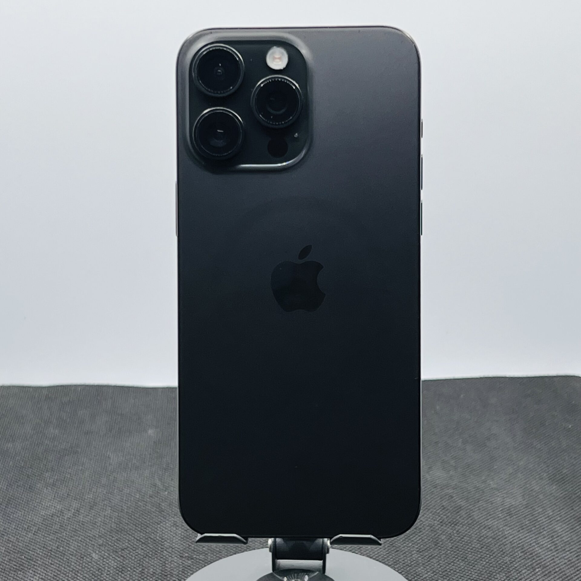 Apple iPhone 15 Pro Max 256GB Black Titanium – (Grade B) - Image 10