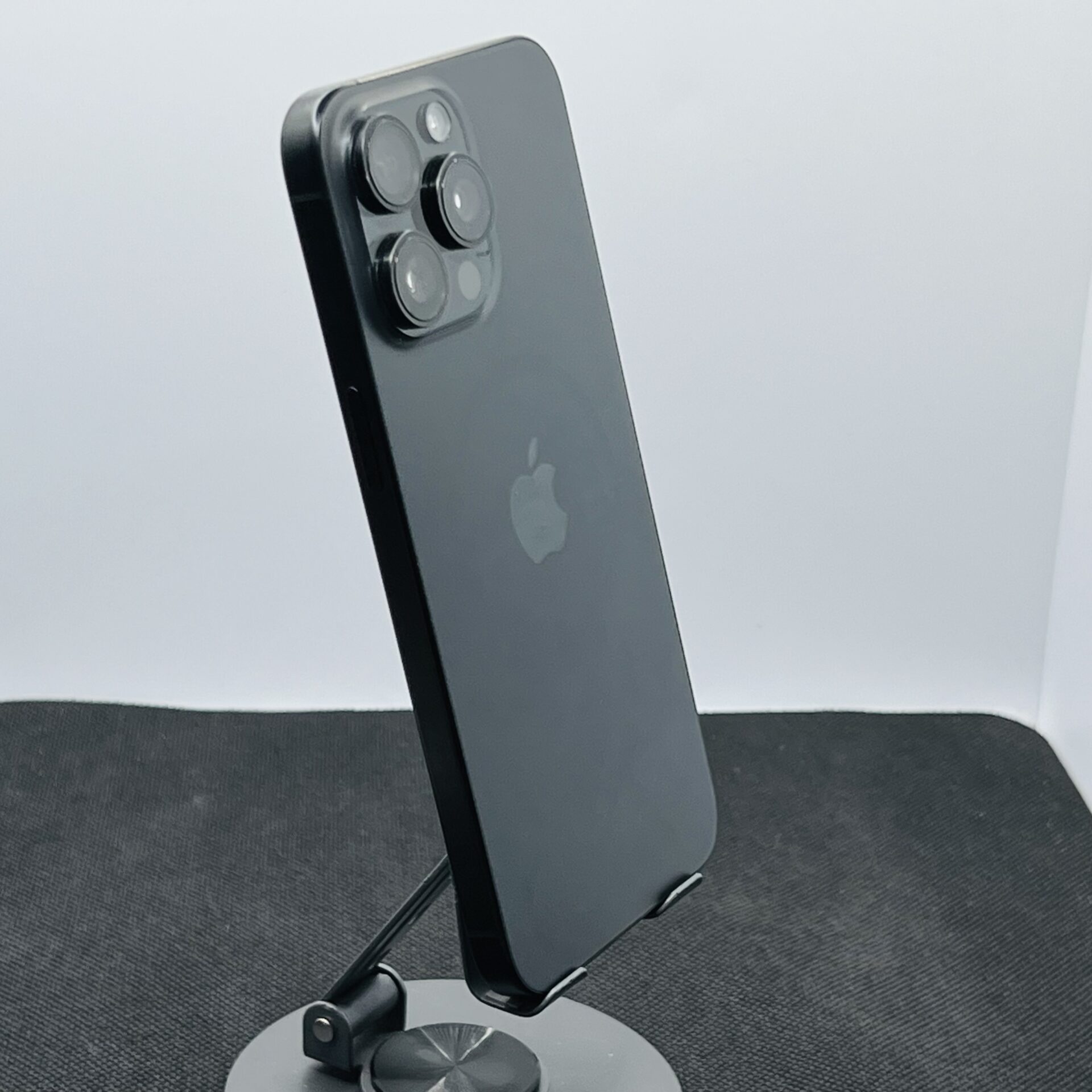 Apple iPhone 15 Pro Max 256GB Black Titanium – (Grade B) - Image 2