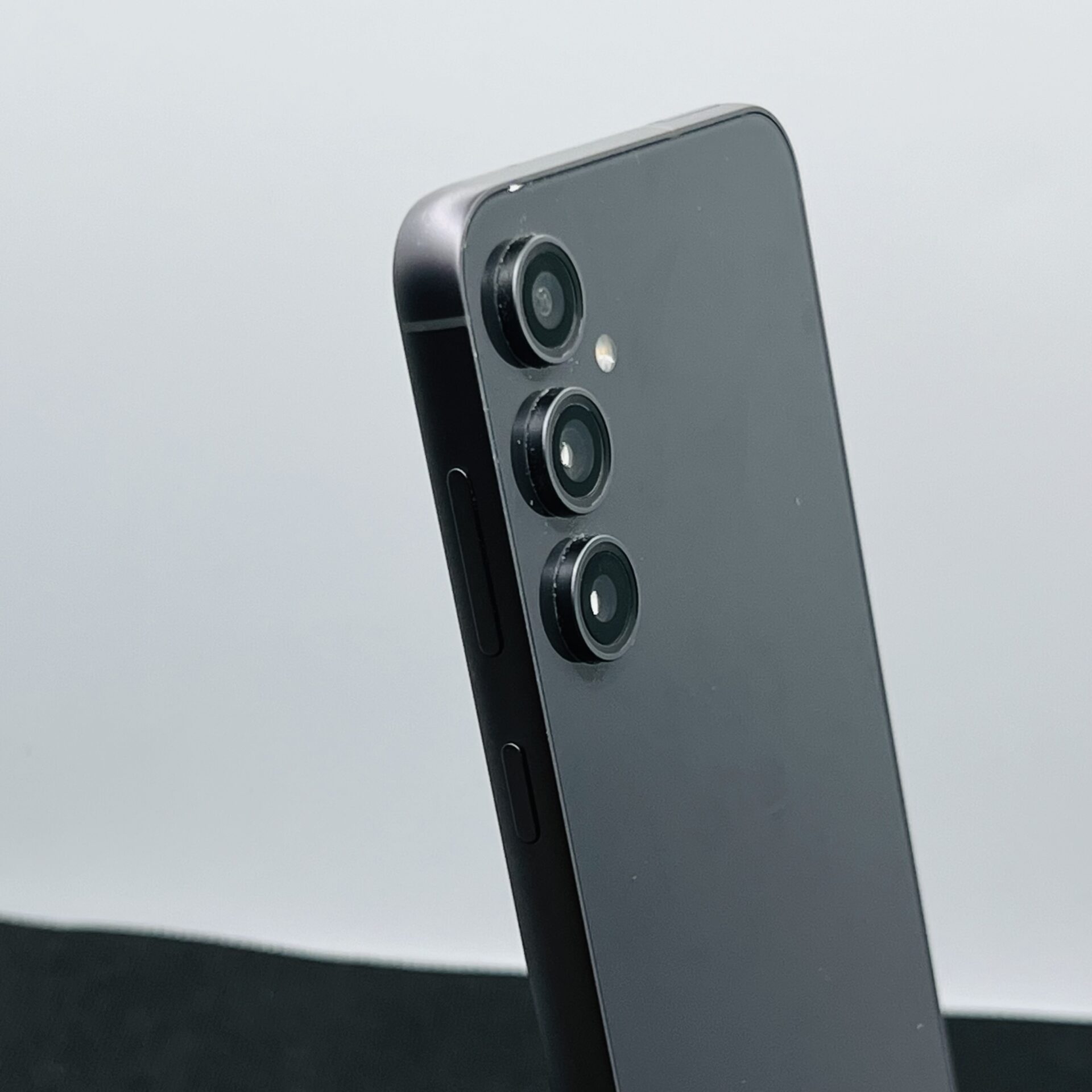 Samsung Galaxy S23 FE 256GB Graphite – (Grade B) - Image 10