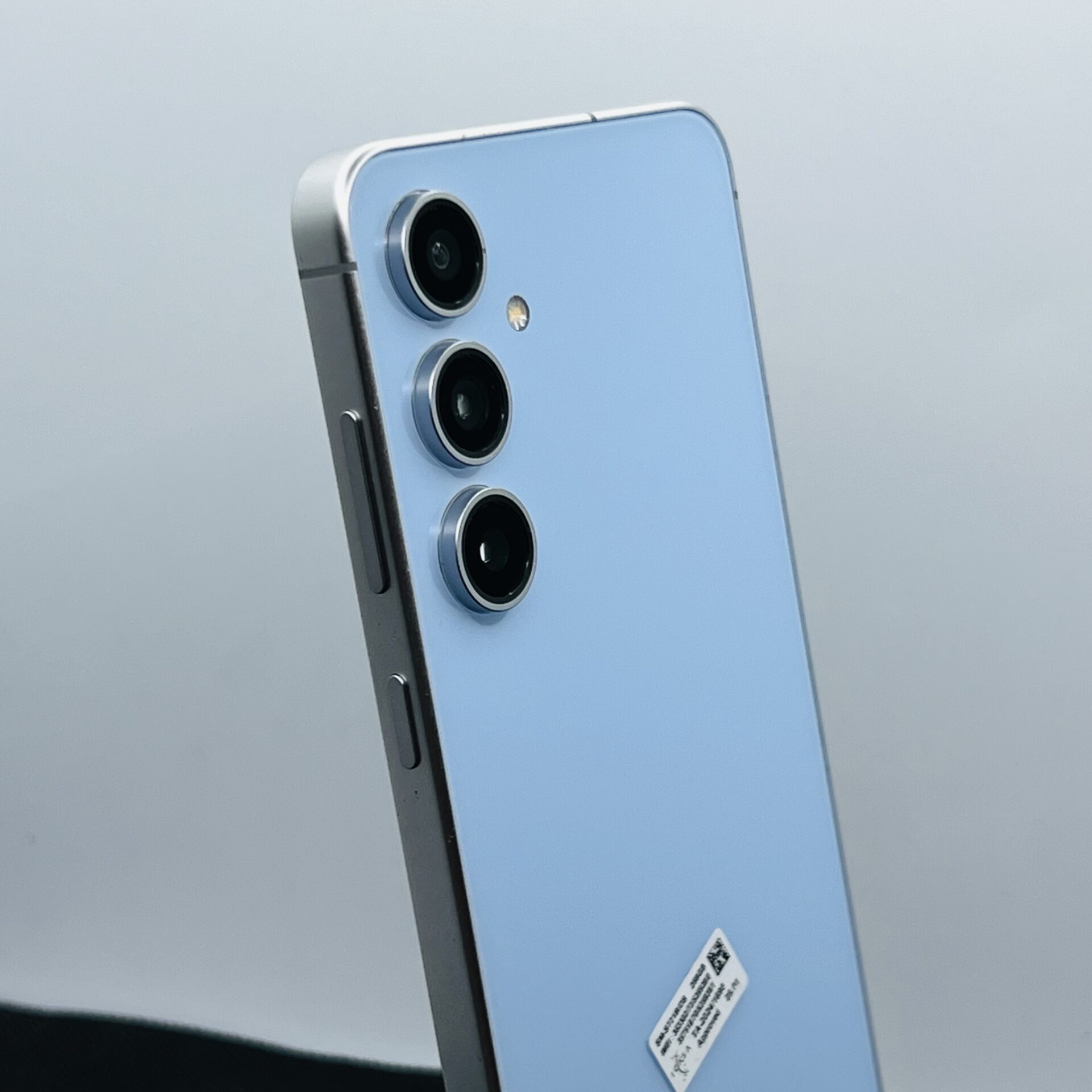 Samsung Galaxy S24 FE 256GB Blue – (Grade B) - Image 10