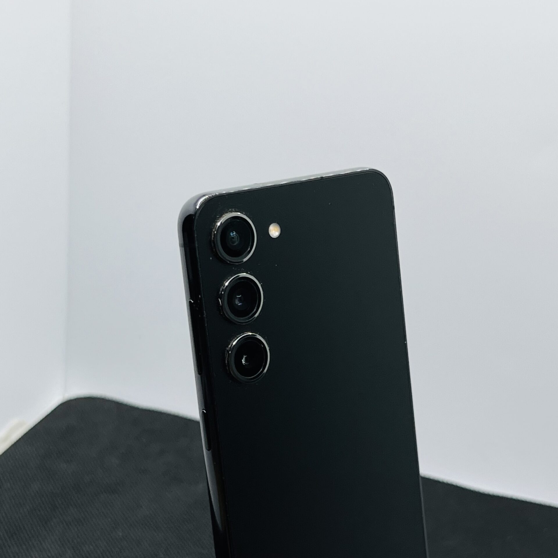 Samsung Galaxy S23 256GB Phantom Black – (Grade B) - Image 10